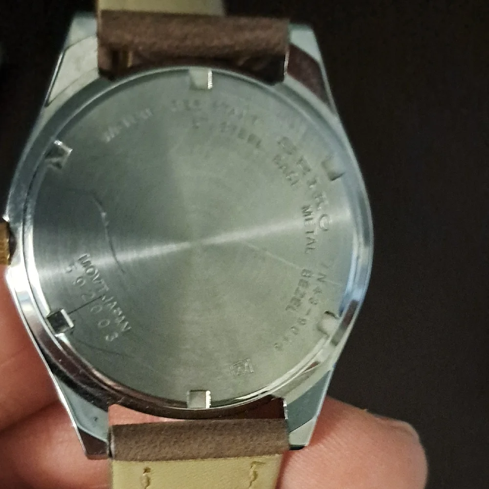 Seiko Gold-Tone Case Watch with Brown Leather Strap and Silver Dial - Picture 4 of 4
